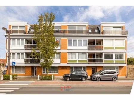 garage très central situé le long d'une artère très fréqu...