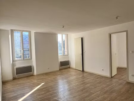 location appartement 2 pièces 36 m² à méounes-lès-montrieux (83136)