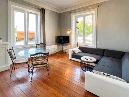 appartement t2 avec extérieur et places de parking