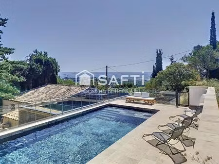 maison de caractère en pleine nature sur 6500 m² à 3 minutes de l'hyper centre.