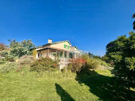 maison 7 pièces avec 2400m2 de terrain