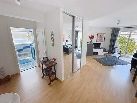 3 pieces en rez de jardin avec garage