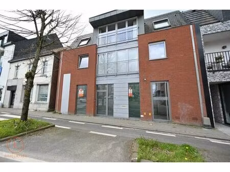 modern handelspand op zeer goede ligging