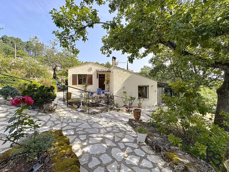 un ensemble de deux maisons de 149 m2 et 34 m2 avec 4995 m2