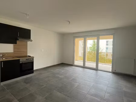 a louer - appartement type 4 - les ponts-de-ce