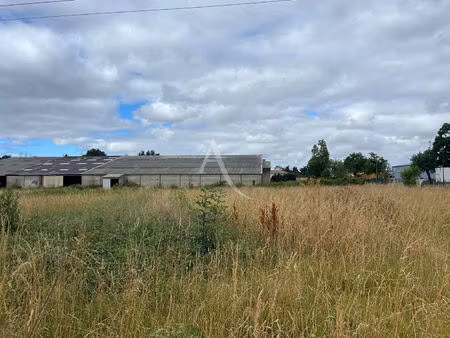 terrain de 1 580 m² en zone artisanale/industrielle ? forte visibilité à challans