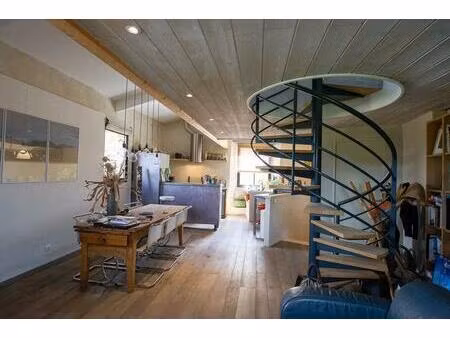 maison de village stylée  fort potentiel commercial  appartement loft  cave (à vin)