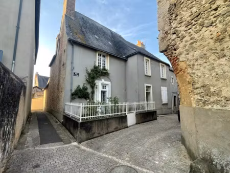 vente maison 7 pièces 166 m² à malicorne-sur-sarthe (72270)  137 150 €