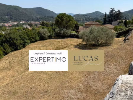 terrain constructible de 2620m²