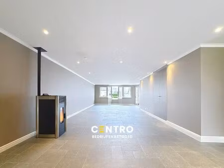 prachtig gerenoveerde handelsruimte / kantoor met tuin langs een drukke verbindingsbaan (g