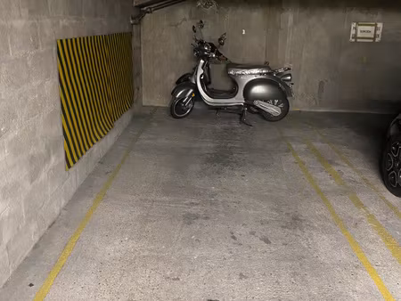 vente parking paris : entre la place victor hugo et l'avenue foch