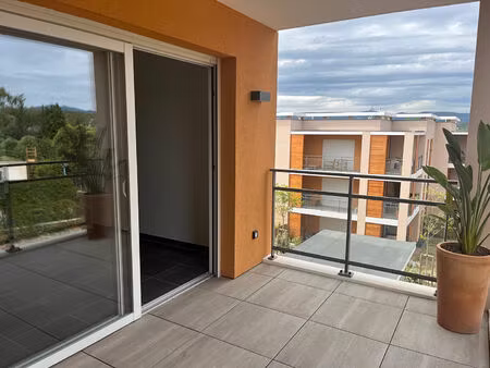 location appartement 2 pièces  43.08m²  pierrefeu