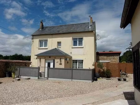 pacy-sur- eure : ensemble de deux maisons et dépendances sur 6143m² de terrain