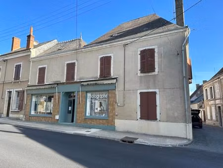 neuvy st sepulchre : local commerciale avec appartement à vendre