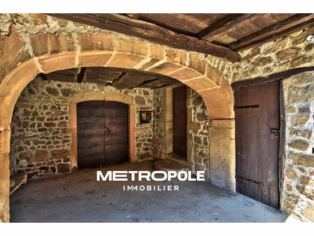 maison de caractère située à sarcey