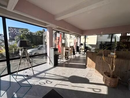location commerce 242 m² à vannes (56000)