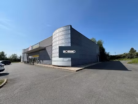 location local commercial