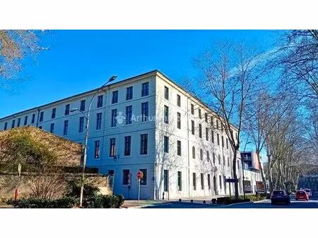 investisseur : 252m² de bureaux déjà loué par un institutionnel public