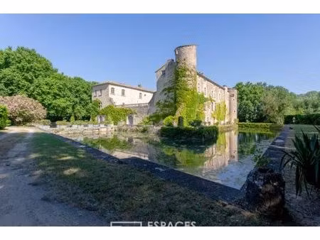 appartement dans un château du xiie siècle avec piscine