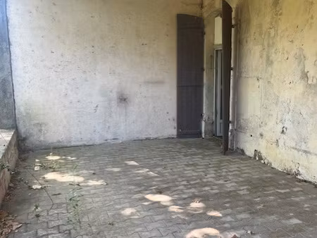 à vendre : appartement t3 à rénover avec terrasse