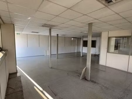 bureaux a louer 200 m2 / le port