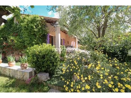 belle villa en bon état avec jacuzzi et garage dans un beau domaine avec piscine pour les.