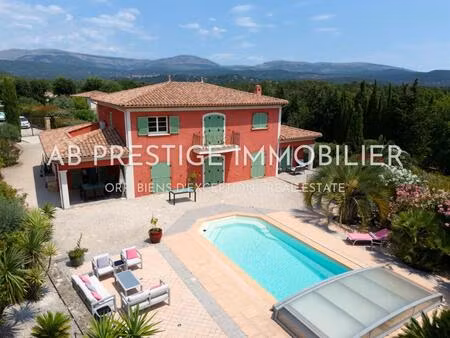 belles prestations-piscine-double garage-proche commodités