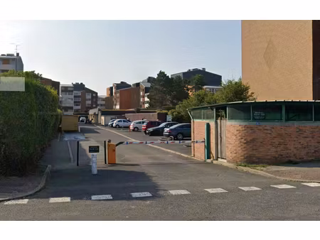 parking / box cabourg