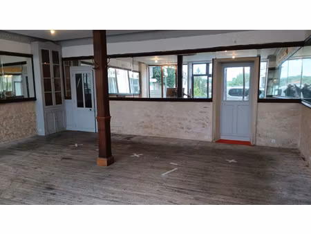 a louer - boutique ou local professionnel à saint-gaultier