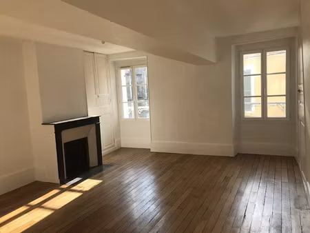 location appartement 2 pièces 52.7 m² à villeneuve-sur-yonne (89500)  458 €