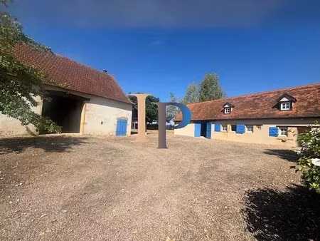 longere renovee sur 1.8 ha avec grange