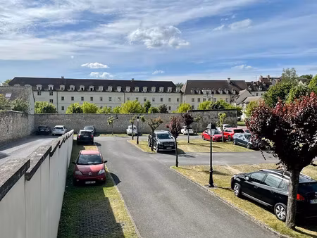 location parking à senlis (60300)  70 €