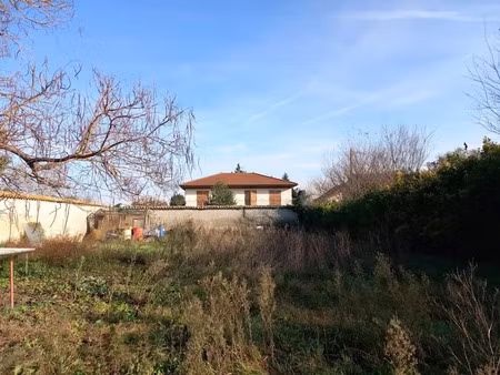 location terrain 601 m² à vaulx-en-velin (69120)  1 450 €