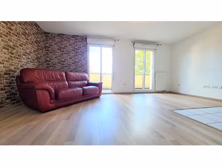 studio avec terrasse a marly la ville.