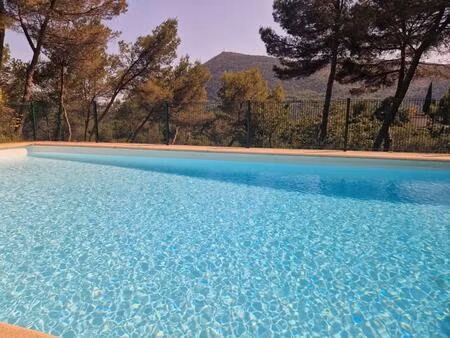 grand 3 pièces de 140m² en duplex avec jardin et stationnements