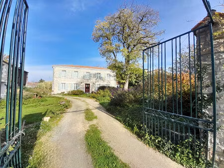 maison charmeneuil