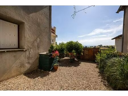 maison de village avec deux appartements indépendants et jardin