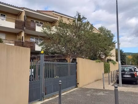 emplacement parking 1 voiture