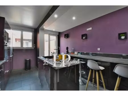 maison rénovée avec cour et dépendance proche centre