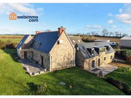 villa de luxe à vendre à plougrescant : 695 000 €