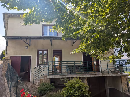 a 10 min de l'arbresle  dans le village de bibost 