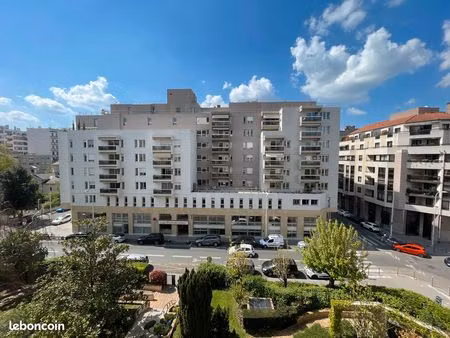 t2 dans résidence services pour seniors