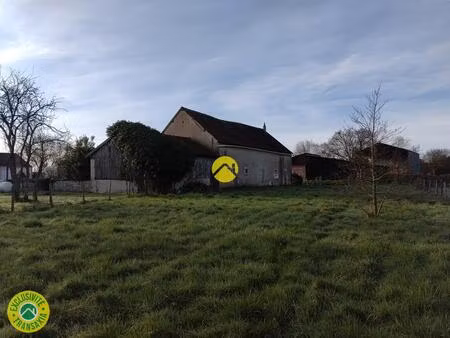 corps de ferme proche village