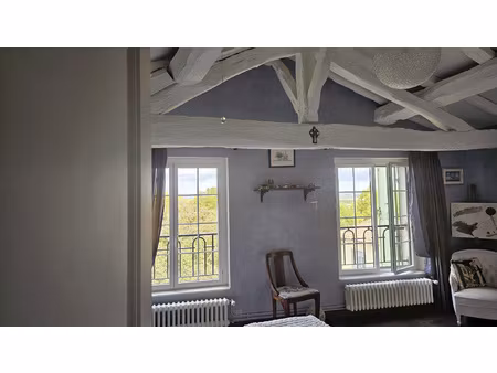 magnifique demeure de village 5 chambres  garage et jardin.