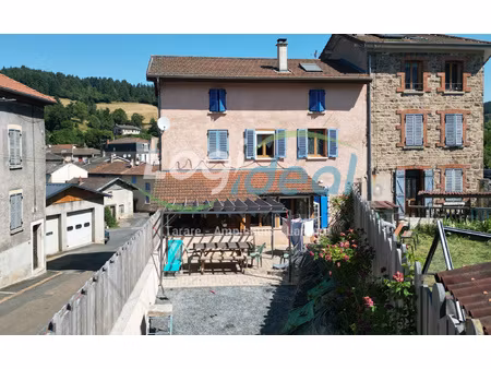 maison de 2007 en parfait état avec garage et cour