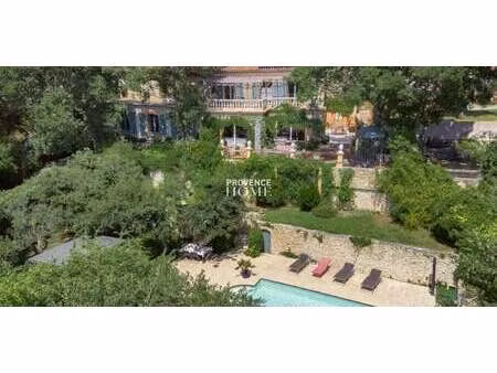 maison avec piscine et terrasse robion (84)