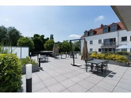 lasne : appartement (1ch/sdb/parking int.)