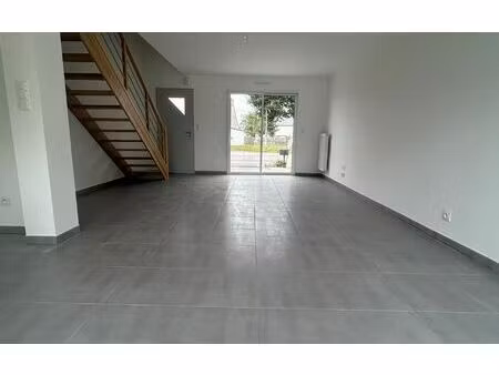 location maison  m² t-4 à saint-molf  1 195 €