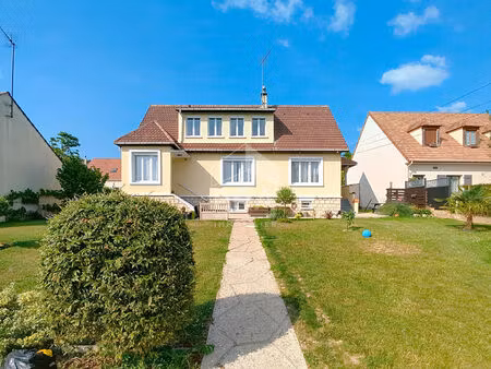 à vendre belle maison familiale de 117m2 sur grand terrain de 832 m² à chaumontel