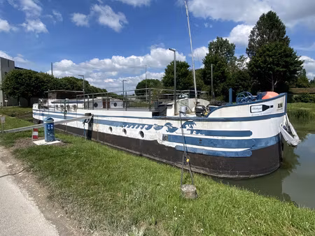 sancerre-saint-thibault  péniche d'environ 140 m2